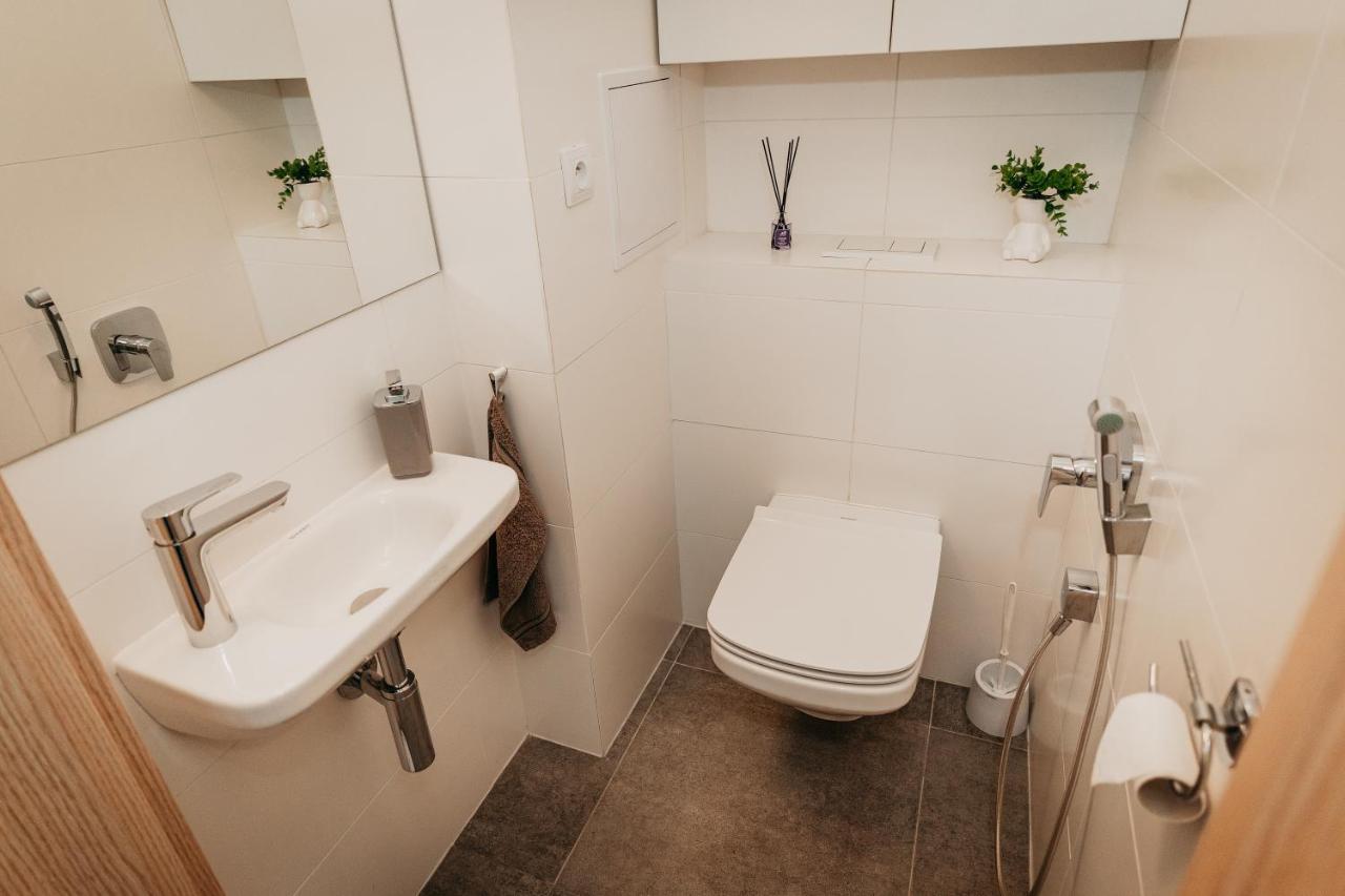 Old Town City Center Apartment 2 - Private Parking Included Кошице Экстерьер фото