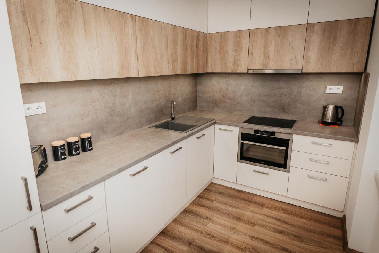 Old Town City Center Apartment 2 - Private Parking Included Кошице Экстерьер фото
